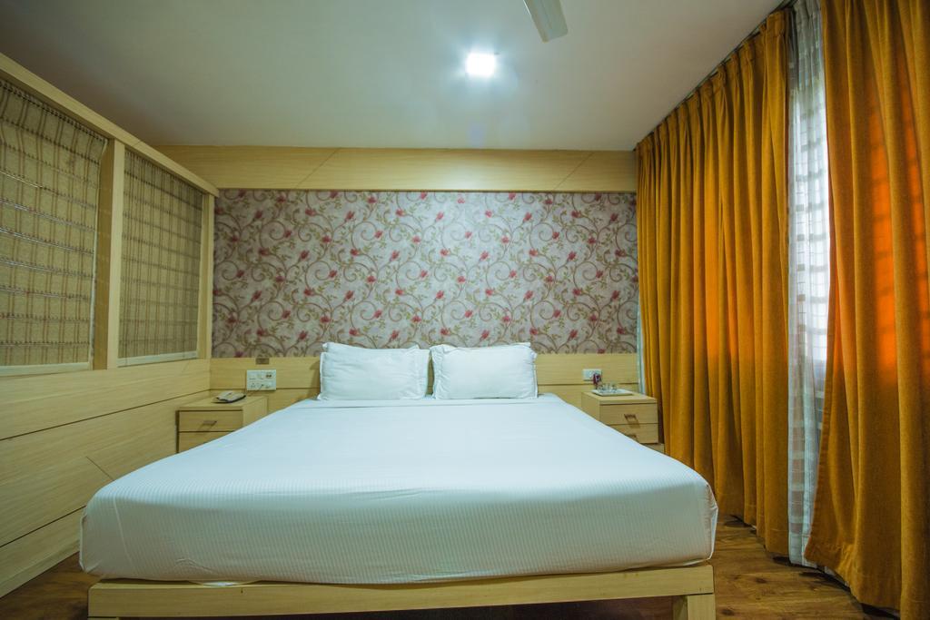 Infiniti Hotel And Spa Indore Exterior photo