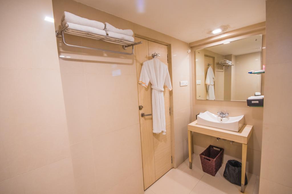 Infiniti Hotel And Spa Indore Exterior photo