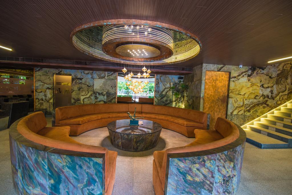 Infiniti Hotel And Spa Indore Exterior photo