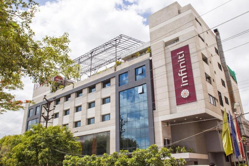 Infiniti Hotel And Spa Indore Exterior photo