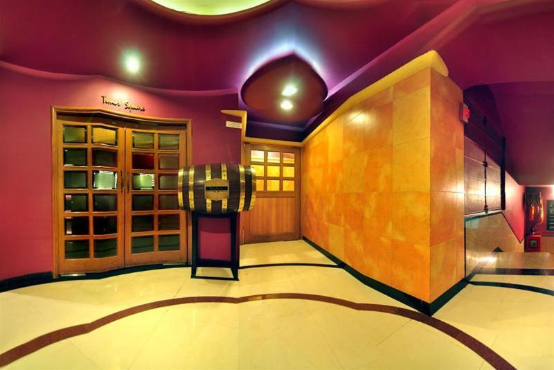 Infiniti Hotel And Spa Indore Exterior photo