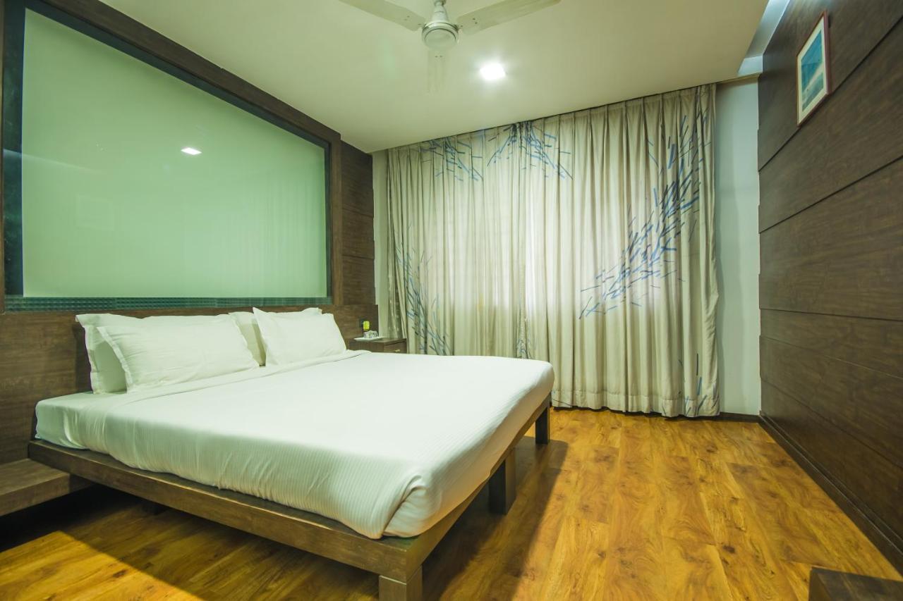 Infiniti Hotel And Spa Indore Exterior photo